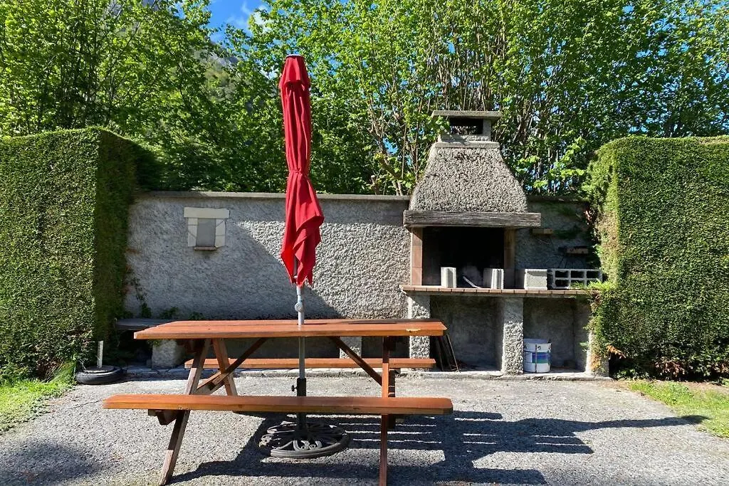 T2 Ensoleille. Terrasse, Jardin Commun, Vue, Parking. Apartment Cauterets France