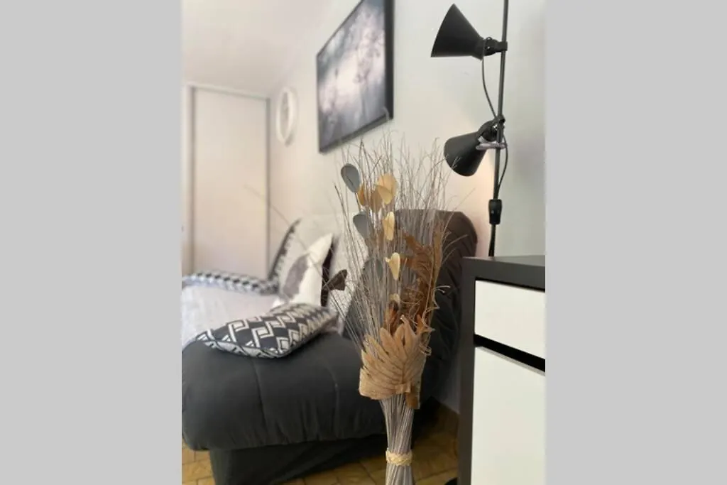T2 Ensoleille. Terrasse, Jardin Commun, Vue, Parking. Apartment Cauterets