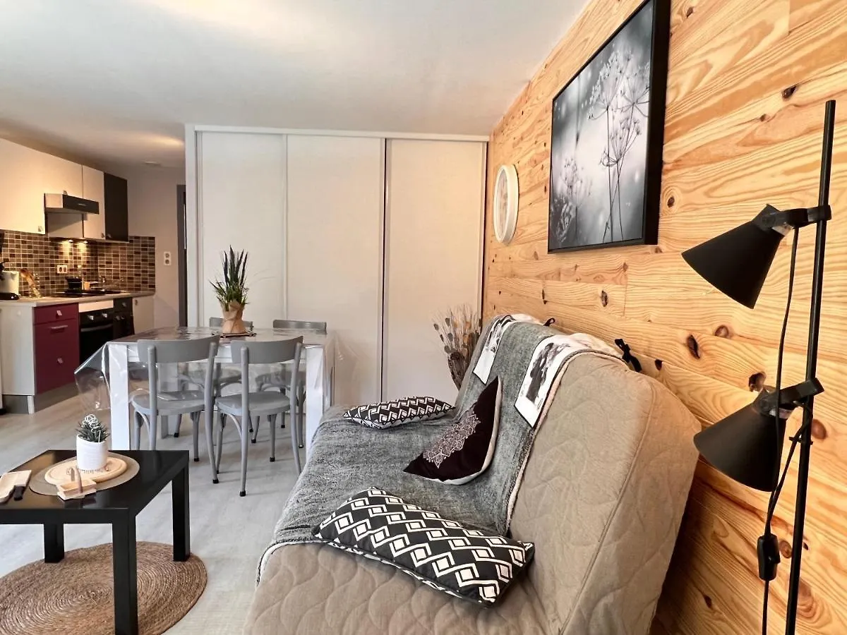 T2 Ensoleille. Terrasse, Jardin Commun, Vue, Parking. Apartment Cauterets