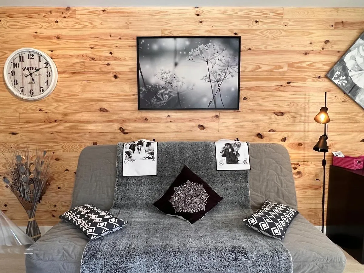 T2 Ensoleille. Terrasse, Jardin Commun, Vue, Parking. Apartment Cauterets