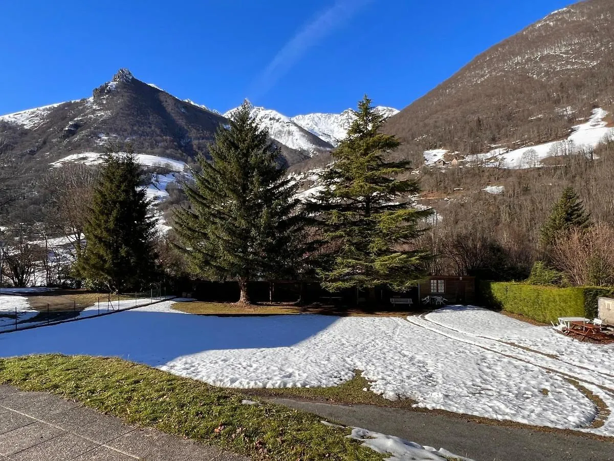 T2 Ensoleille. Terrasse, Jardin Commun, Vue, Parking. Apartment Cauterets France