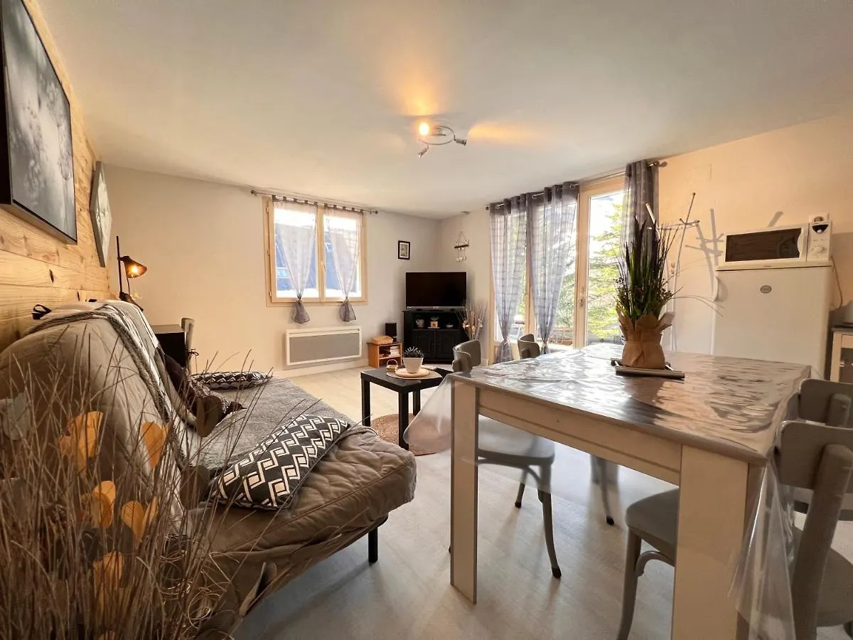 T2 Ensoleille. Terrasse, Jardin Commun, Vue, Parking. Apartment Cauterets 0*,  France