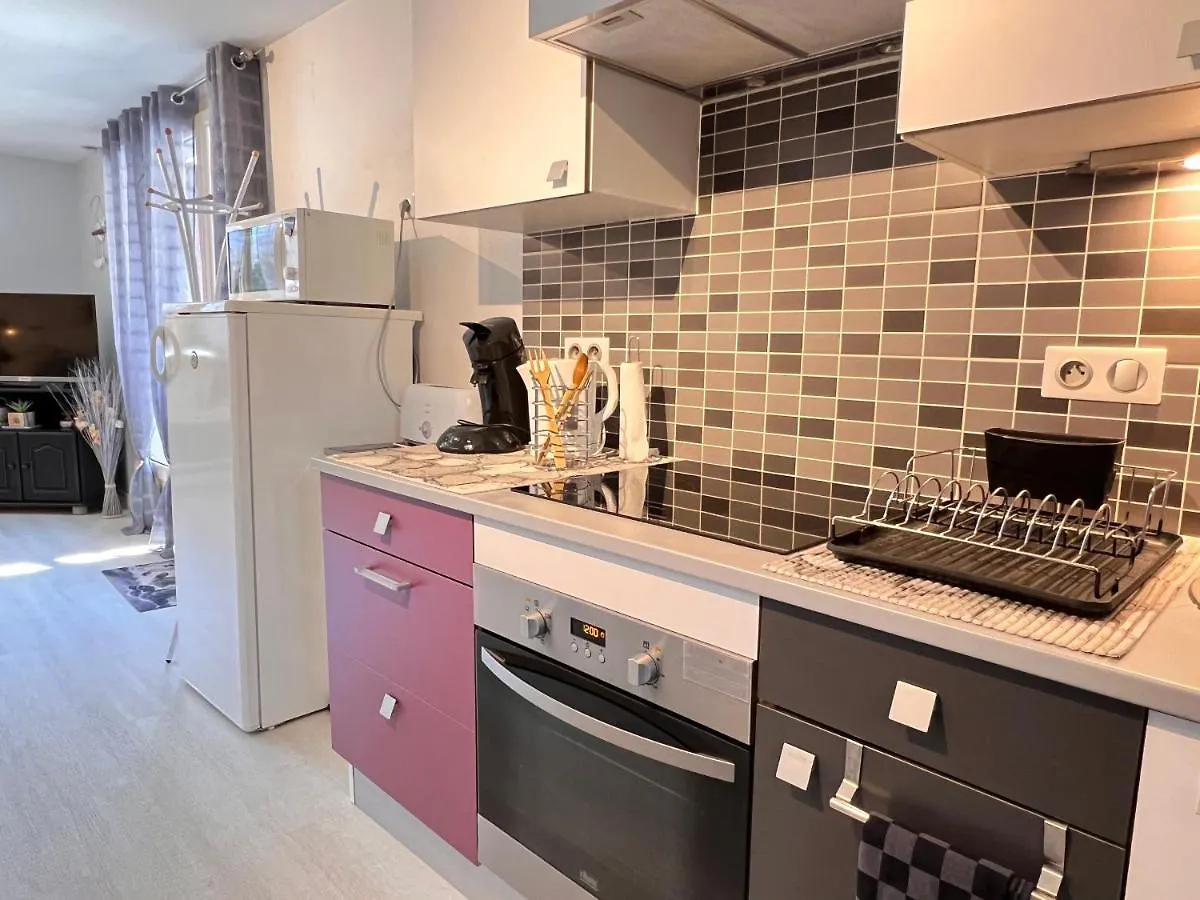 T2 Ensoleille. Terrasse, Jardin Commun, Vue, Parking. Apartment Cauterets